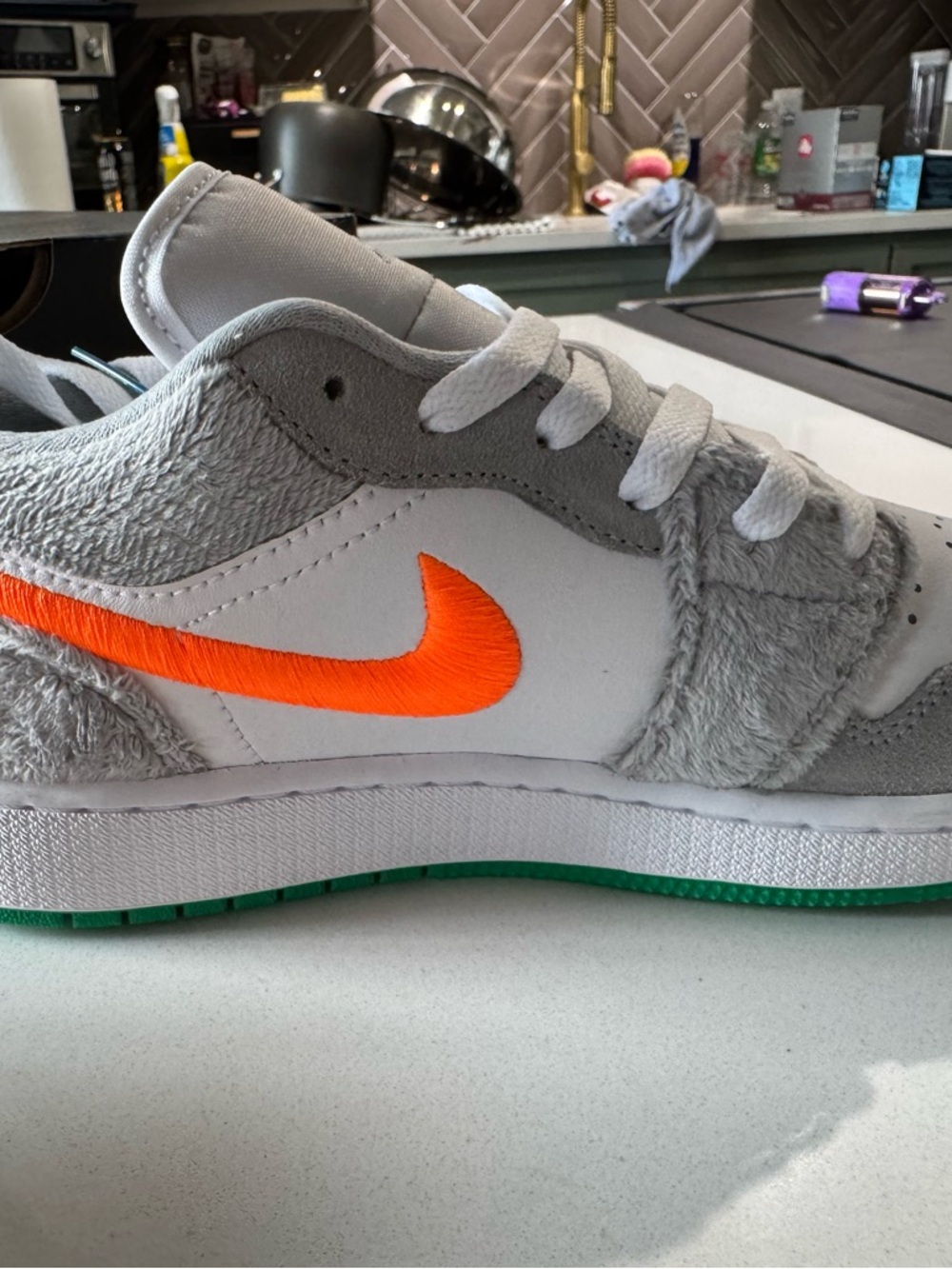 *RARE* *NEW* Nike Air Jordan 1 Lows - Carrot, Size 6Y - Picture 4 of 9